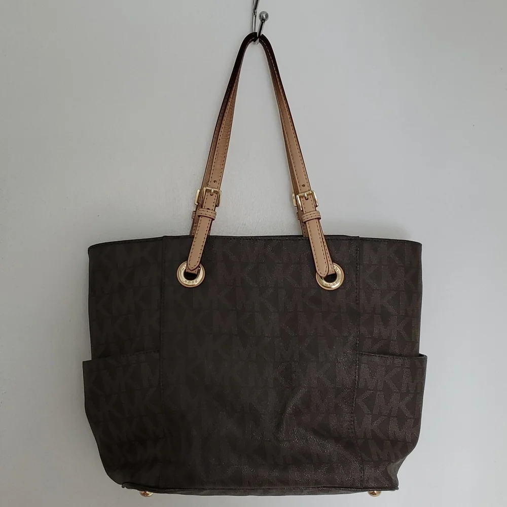 Michael Kors Signature Jet Set Travel Shoulder Bag - Picture 6 of 12